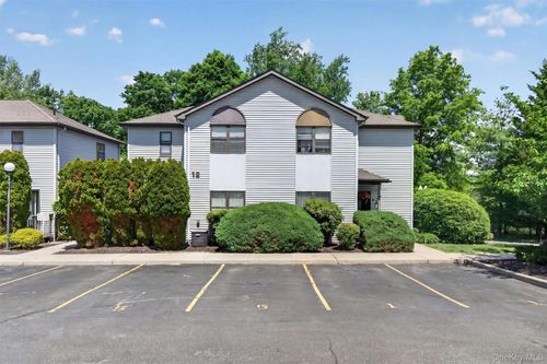 2 Giovanni Ct, Monroe, NY, 10950-3915 | Card Image