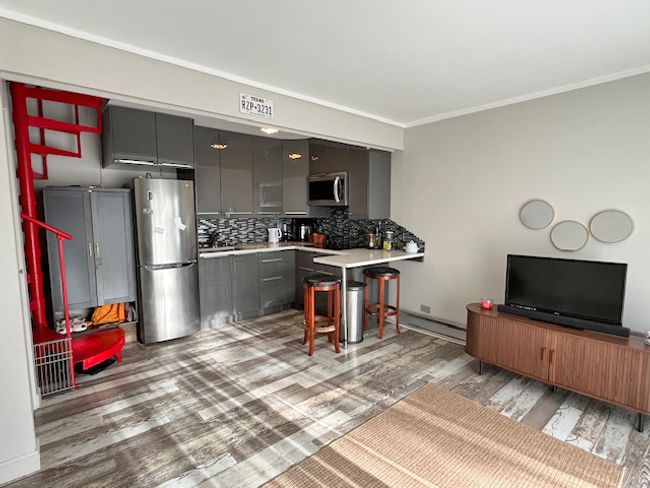 APT-2 - 30 Montego Colony, Condo with 1 bedrooms, 1 bathrooms and 2 parking in Fox Lake IL | Image 5