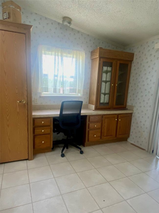 Eat in Kitchen area and office area | Image 8