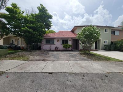 1098 - 1098 Se 13th Ave, Townhouse with 2 bedrooms, 2 bathrooms and null parking in Homestead FL | Image 1