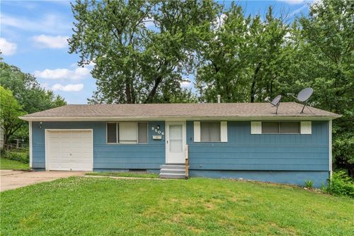 8506 Crystal Ave, Kansas City, MO, 64138-2846 | Card Image