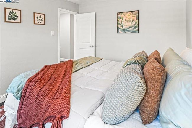 17860 Almond Rd, House other with 5 bedrooms, 4 bathrooms and 4 parking in Castro Valley CA | Image 27