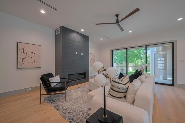 5200 Beech St, House other with 5 bedrooms, 7 bathrooms and 2 parking in Bellaire TX | Image 13