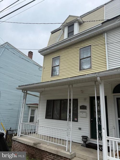315 Valley St, Port Carbon, PA, 17965-1630 | Card Image