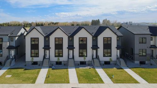 2817 16 Ave, Coaldale, AB, T1M1J8 | Card Image