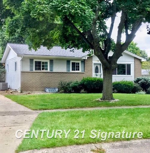 905 Fleetwood Dr, Saginaw, MI, 48604-2100 | Card Image