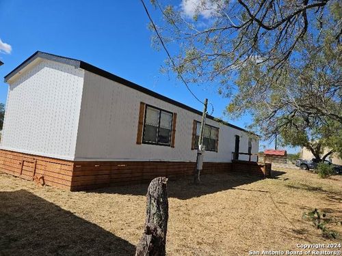 1102 Magnolia St, Jourdanton, TX, 78026-1904 | Card Image