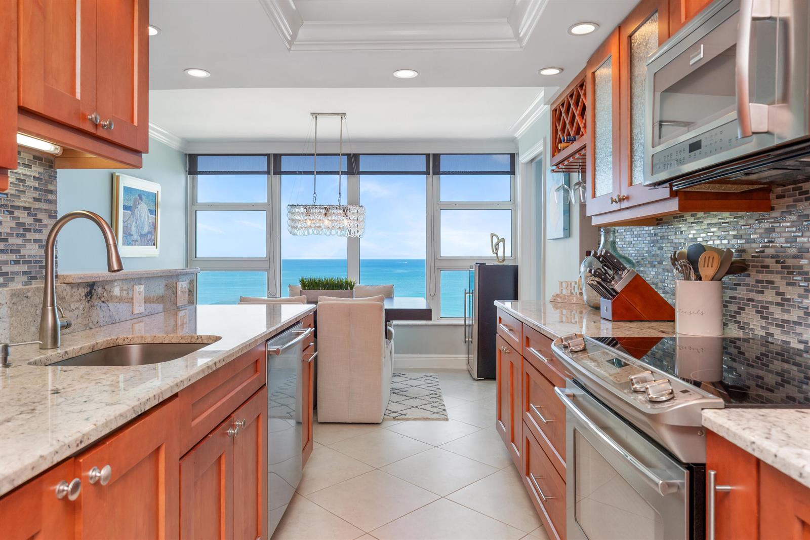 Residential in Lauderdale By The Sea 2