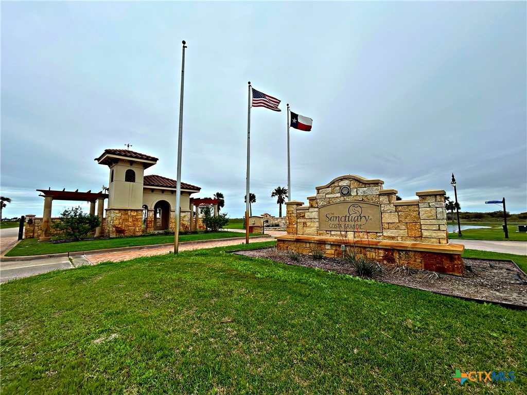 Land in Port O'Connor