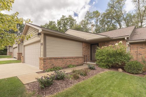 922 Moore Dr, Chelsea, MI, 48118-1356 | Card Image