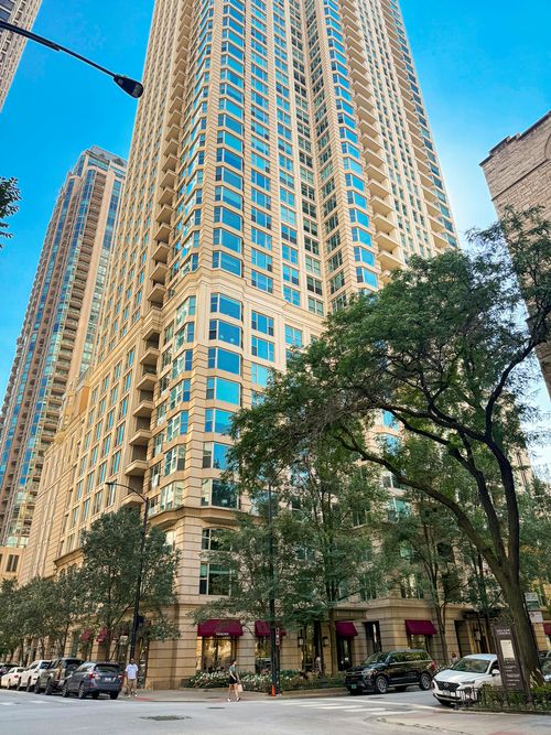 apt-902-25 E Superior St, Chicago, IL, 60611-2549 | Card Image