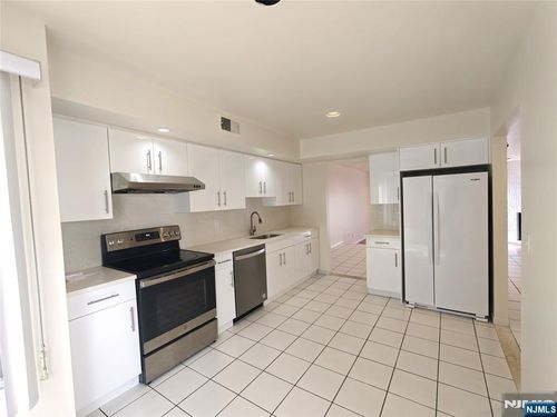 1533 John St, Fort Lee, NJ, 07024-2561 | Card Image