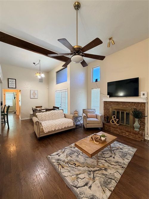 800 Ne 17th Ct, Moore, OK, 73160-6542 | Card Image