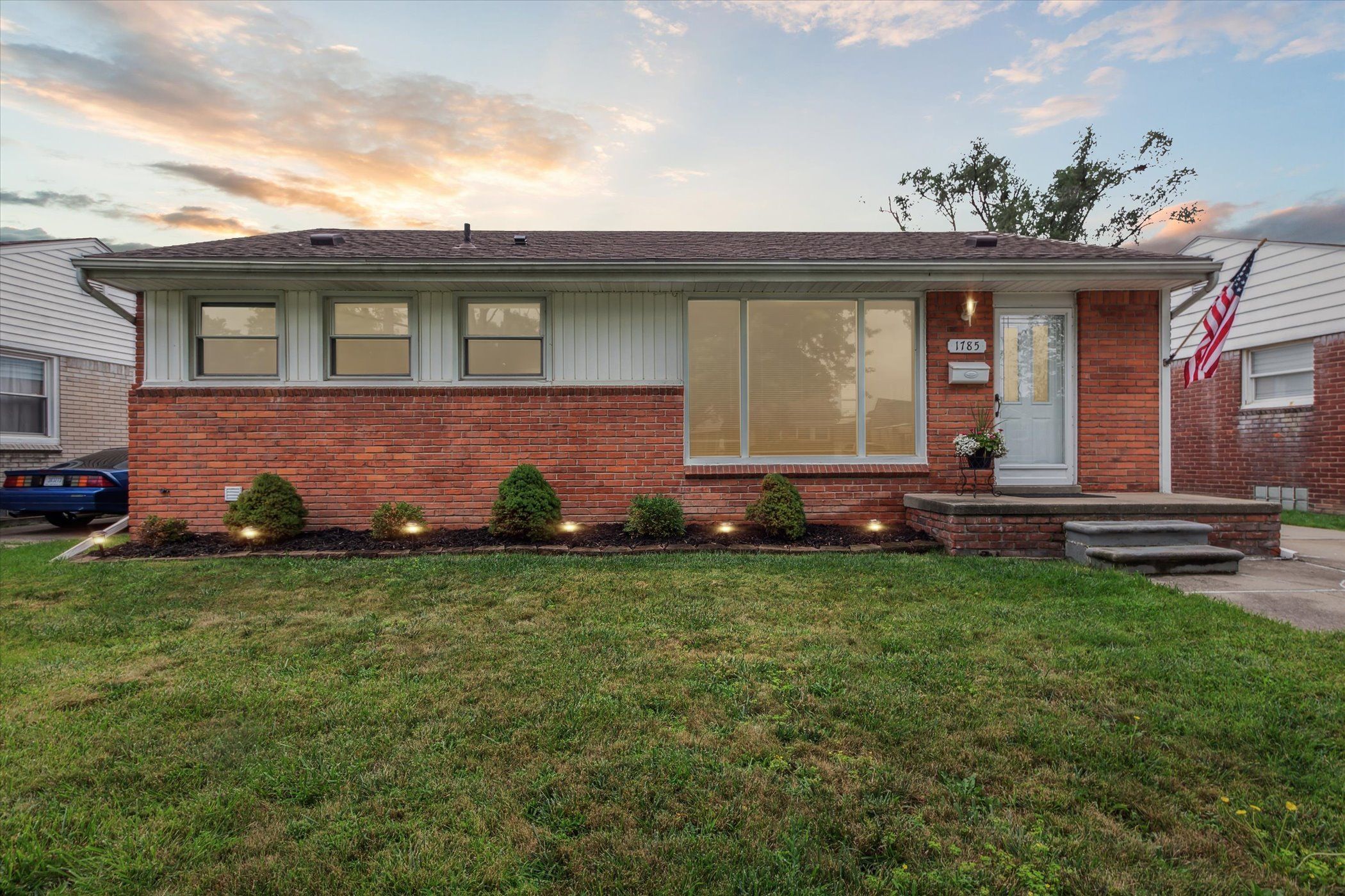 Winchester Ave, Lincoln Park, MI 48146