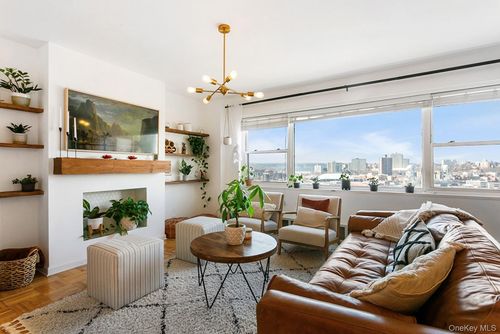 8c-4 Fordham Hill Oval, Bronx, NY, 10468-4718 | Card Image