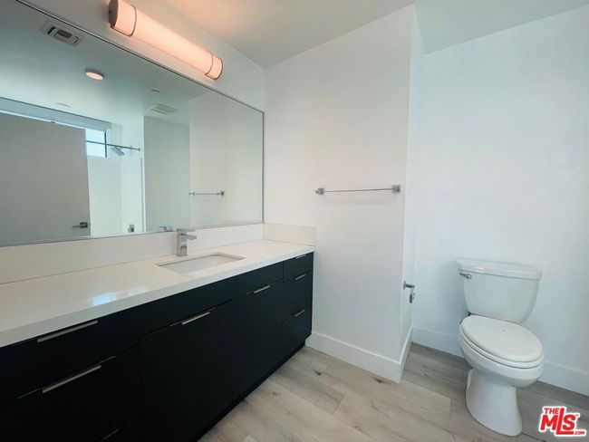 APT-201 - 14612 Calvert St, Condo with 2 bedrooms, 2 bathrooms and 2 parking in Van Nuys CA | Image 12
