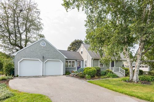 7 Robinson Rd, Woburn, MA, 01801-6121 | Card Image