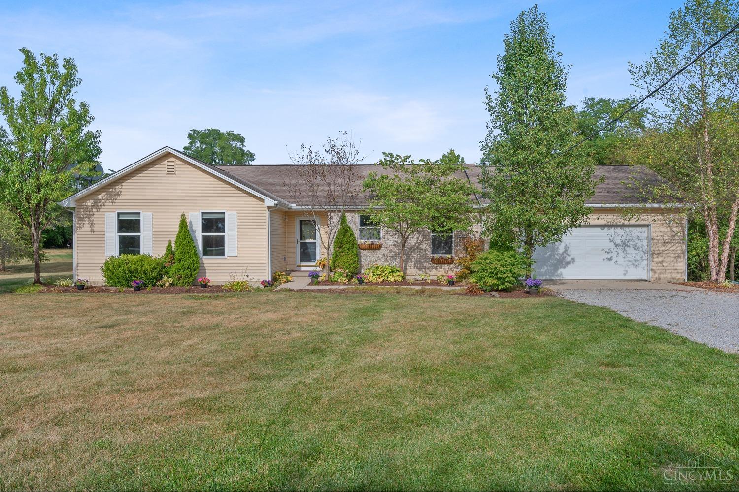 Gustin Rider Rd, Blanchester, OH 45107