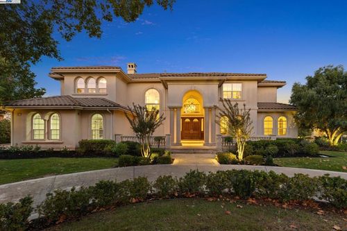 3964 Vierra St, Pleasanton, CA, 94566-2215 | Card Image