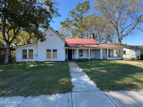 155 Main St, Raleigh, MS, 39153-6002 | Card Image