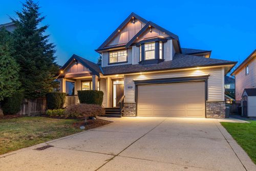 19689 70 Ave, Langley, BC, V2Y3E8 | Card Image