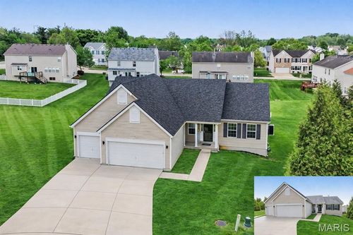 1347 Harting Dr, Florissant, MO, 63031-1977 | Card Image