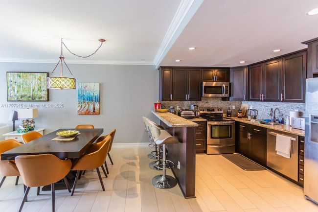 APT-1403 - 19370 Collins Ave, Condo with 2 bedrooms, 2 bathrooms and null parking in Sunny Isles Beach FL | Image 9