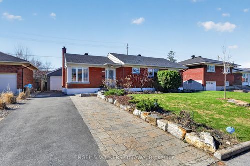 754 Cork St, Ottawa, ON, K1G1X9 | Card Image