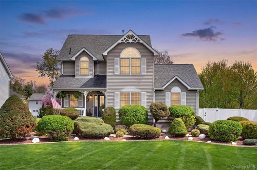 9 Pine Ct, Montgomery, NY, 12549-1525 | Card Image