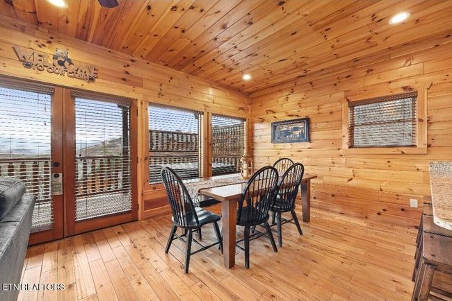 880 Great Smoky Way, House other with 4 bedrooms, 4 bathrooms and null parking in Gatlinburg TN | Image 14