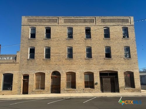 111 Ne 2nd St, Smithville, TX, 78957-1807 | Card Image