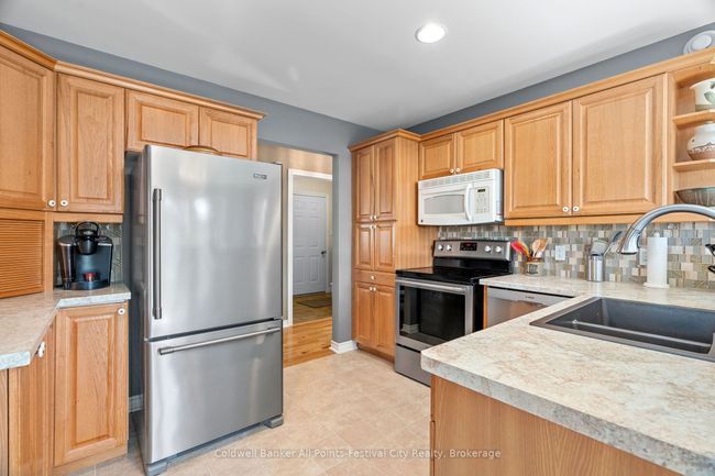 52 Napier St, House other with 3 bedrooms, 2 bathrooms and 2 parking in Goderich ON | Image 16