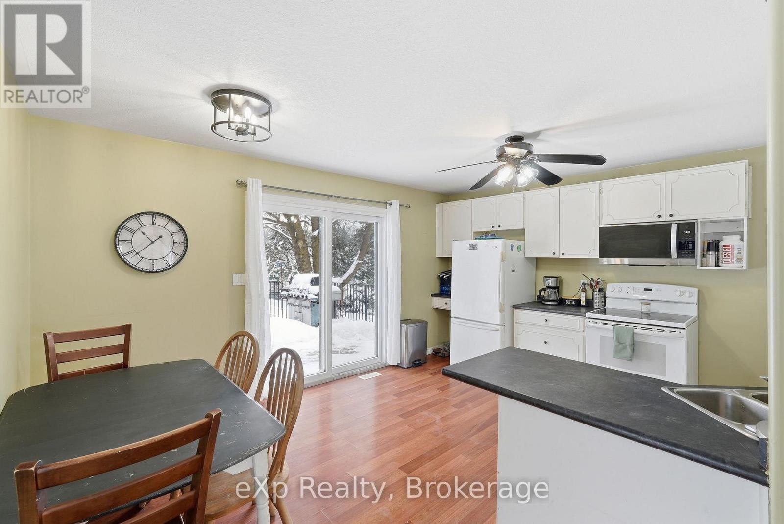 Residential in Wellington North (Mount Forest) 5
