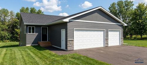 855 Country Rd, Rapid City, SD, 57701 | Card Image