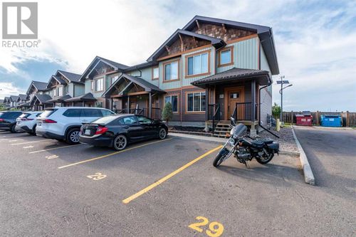 2-4118 41 Ave, Lloydminster, SK, S9V2J8 | Card Image