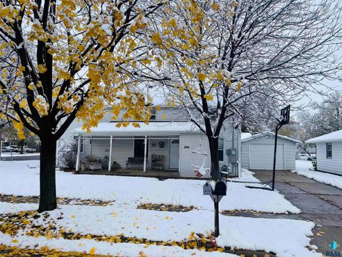 204 E 4th Ave Avenue, Lennox, SD, 57039 | Card Image