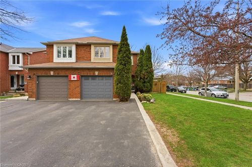 31 Wakefield Lane, Waterdown, ON, L8B0M7 | Card Image