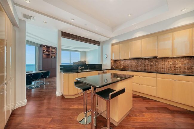 APT-801 - 990 Blvd Of The Arts, Condo with 3 bedrooms, 4 bathrooms and null parking in Sarasota FL | Image 14