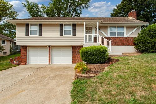 2404 Viking Dr, Independence, MO, 64057-1331 | Card Image