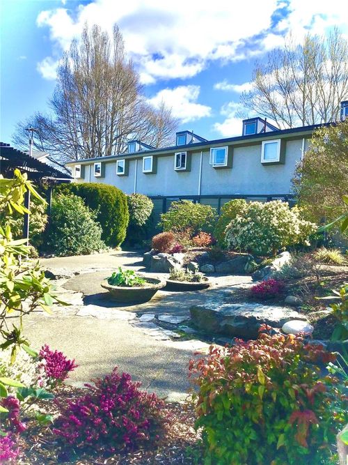 1541 N Dairy Rd, Victoria, BC, V8T3T9 | Card Image