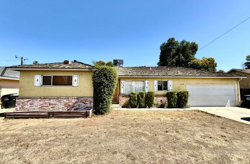 2438 W Walnut Avenue, Visalia, CA, 93277 | Card Image