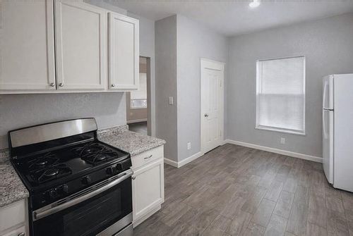 apt-2-511 W Cleveland St, Alvin, TX, 77511-2810 | Card Image