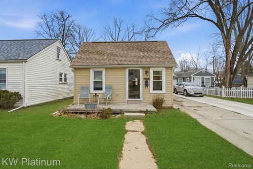 20919 Hollywood St, Harper Woods, MI, 48225-1167 | Card Image