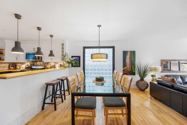 43 Coachwood Place Sw, House other with 4 bedrooms, 4 bathrooms and 4 parking in Calgary AB | Image 13