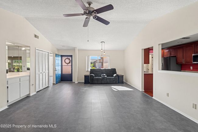 7429 Heather Walk Dr, Townhouse with 2 bedrooms, 2 bathrooms and null parking in WEEKI WACHEE FL | Image 4