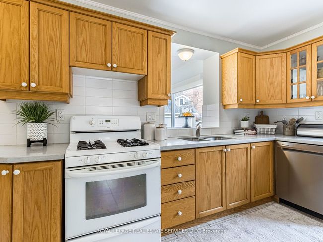 32 Wellington St E, House other with 4 bedrooms, 2 bathrooms and 3 parking in Brampton ON | Image 11