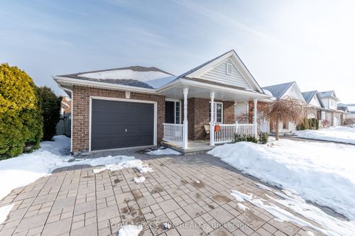 4A Wood St, St Catharines, ON, L2N2A9 | Card Image