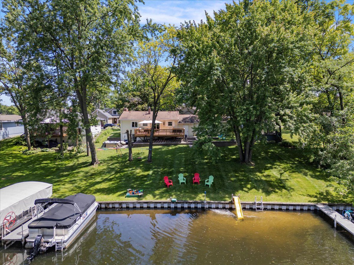 Jane Ct, Waterford, MI 48329