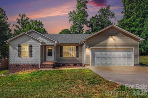 150 Swann Crossing Ln, Statesville, NC, 28625-8265 | Card Image