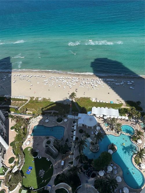907-18001 Collins Ave, Sunny Isles Beach, FL, 33160-2722 | Card Image